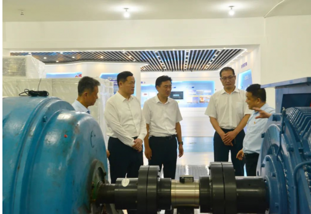 电力集团党委书记、董事长李伟到全讯官网调研